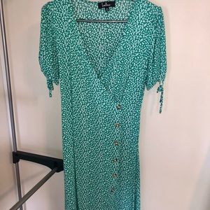 Lulus Green Leaf Print Short Sleeve Midi Dress